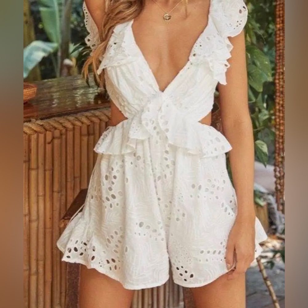 Luxxer White Eyelet‎ Ruffle Cotton Cut Out Accent Tie Back Shorts Romper Size M